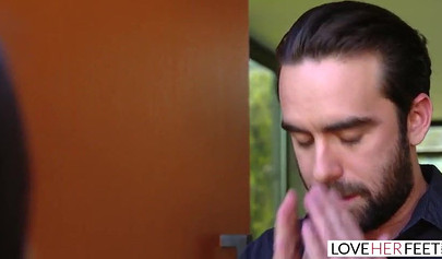 Man sniffs teen chick's feet before eventually pleasing her until she cums