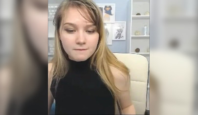 Blonde nubile reveals her body to her fans on a web camera