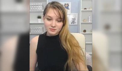 Blonde nubile reveals her body to her fans on a web camera