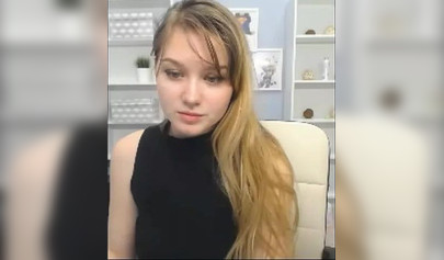 Blonde nubile reveals her body to her fans on a web camera