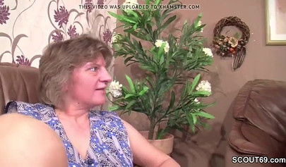 Adorable MILF and her stepmom fuck a man in a threesome