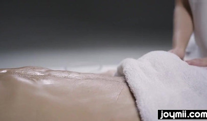 Wicked slim girl gives a nice blowjob before riding the cock