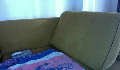 Teen babe is showing her extremely hairy pussy before she rubs it