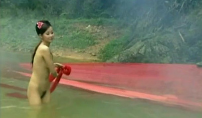 Stunning Chinese babe strips down to reveal her unshaven pussy