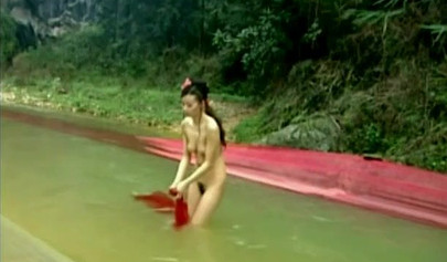 Stunning Chinese babe strips down to reveal her unshaven pussy