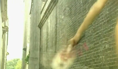 Stunning Chinese babe strips down to reveal her unshaven pussy