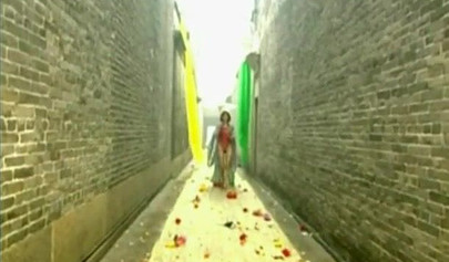 Stunning Chinese babe strips down to reveal her unshaven pussy