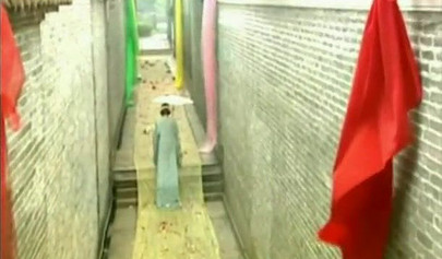 Stunning Chinese babe strips down to reveal her unshaven pussy