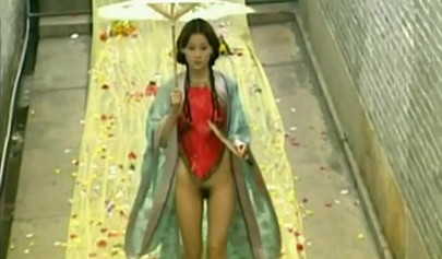 Stunning Chinese babe strips down to reveal her unshaven pussy