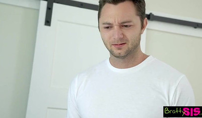 Petite stepsis Natalia Queen will do anything seduce her brother