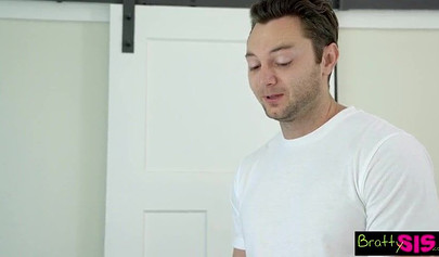 Petite stepsis Natalia Queen will do anything seduce her brother