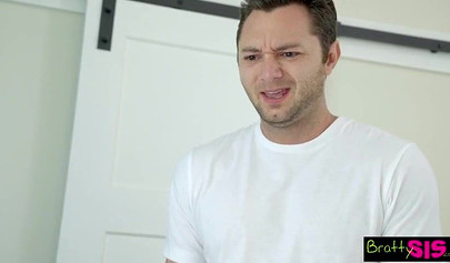 Petite stepsis Natalia Queen will do anything seduce her brother