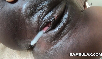 Sexy ebony amateur teen gets a deep creampie after hardcore pounding