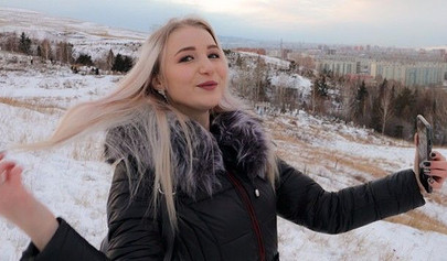 Adorable teen in a fur coat fucks in cold weather and swallows cum