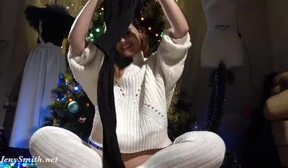 Stunning lady strips on cam and puts sexy lingerie on