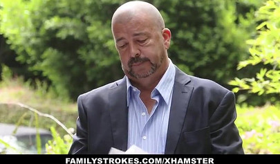 Breathtaking teen Hannah Hays gets facialed after fucking hard