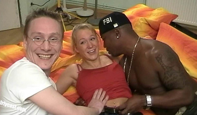 Cuckold teen Anna gets involved in an interracial threesome on the bed