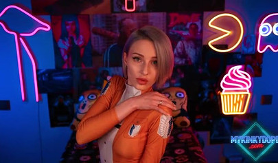 Cosplay beauty Mykinkydope gives a sick BJ and gets screwed doggystyle