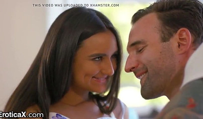 Natural teen Eliza Ibarra deepthroats and humps a throbbing dick