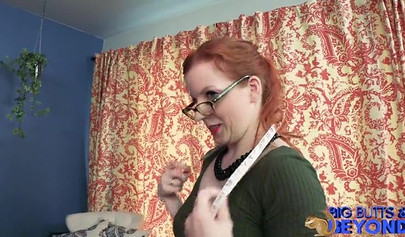 Sexy PAWG Valentina Jewels gets her leggings ripped and pussy pounded