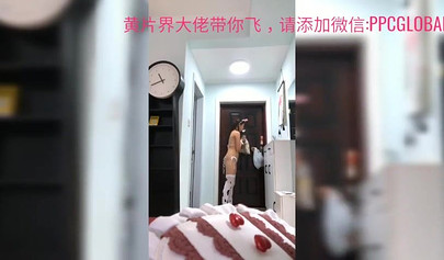 Lovely Asian babe blows off a random dude in the hallway of hotel