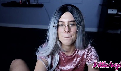 Teenage nerd grabs a nice white dick and sucks it well in POV