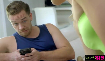 Teen Jessie Saint gets her leggings ripped and pussy dicked by a strepbro