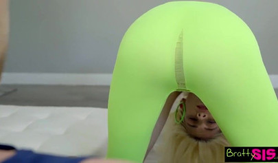 Teen Jessie Saint gets her leggings ripped and pussy dicked by a strepbro