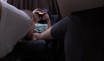 Slutty female gamer gets her mouth and pussy drilled by her boyfriend