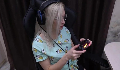 Slutty female gamer gets her mouth and pussy drilled by her boyfriend