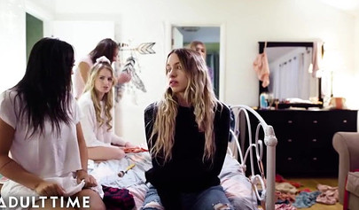 Dirty teenage lesbians Gia Derza & Khloe Kapri fuck late night