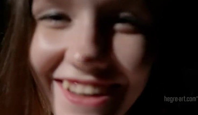 巨乳ティーンのエミリー・ブルームの究極のセックス編集