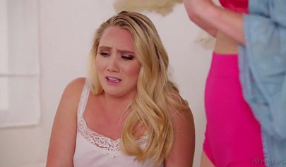 Mom Aj Applegate & teen Mona Wales scissoring on the carpet