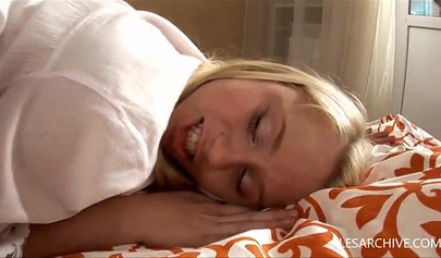 Curvaceous lesbians Jessica Miller & Paulina Seikola rub and eat each other's holes