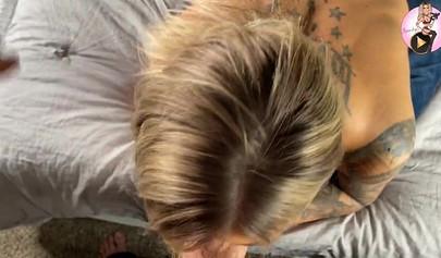 Tattooed babe in nylon stockings gets choked while being fucked