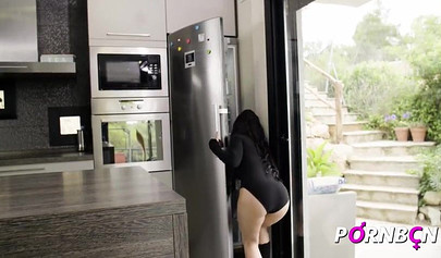 Busty brunette Bianka Blue gets screwed after intense workout