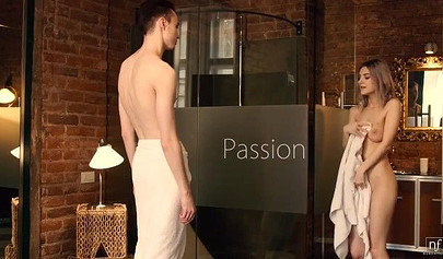 Busty teen girlfriend Elfie receives cunnilingus and has sex on the floor