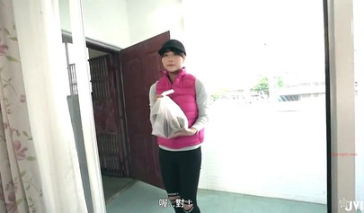 Chinese goddess reveals her natural juicy tits and has POV sex