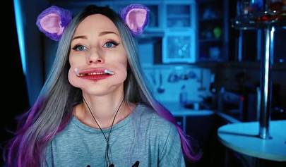 Amateur hottie licking lollypops in a kinky cosplay