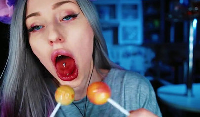 Amateur hottie licking lollypops in a kinky cosplay