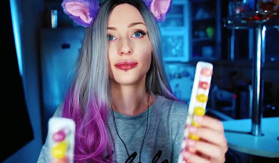 Amateur hottie licking lollypops in a kinky cosplay