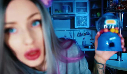 Amateur hottie licking lollypops in a kinky cosplay