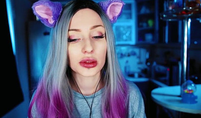 Amateur hottie licking lollypops in a kinky cosplay