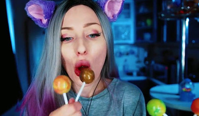 Amateur hottie licking lollypops in a kinky cosplay