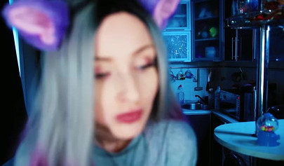 Amateur hottie licking lollypops in a kinky cosplay