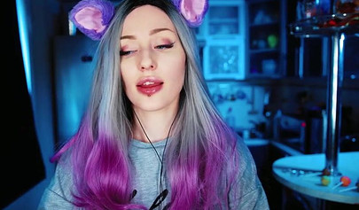 Amateur hottie licking lollypops in a kinky cosplay