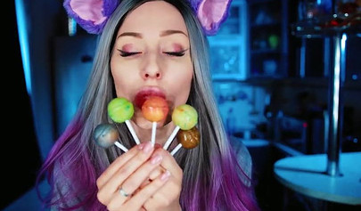 Amateur hottie licking lollypops in a kinky cosplay