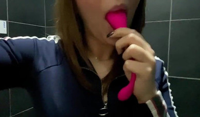 Brunette teen in sports clothing fucking her boyfriend in public