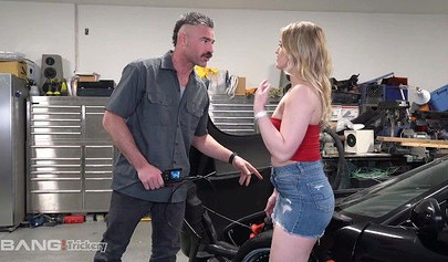 405px x 237px - Stunning Kenzie Madison fucks her mechanic after car troubles