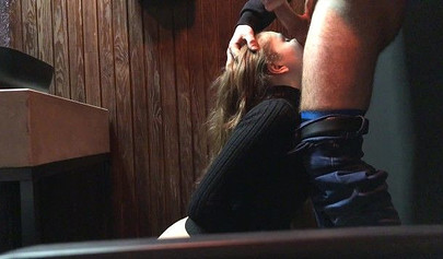 Blonde whore gets nailed in the night club toilet